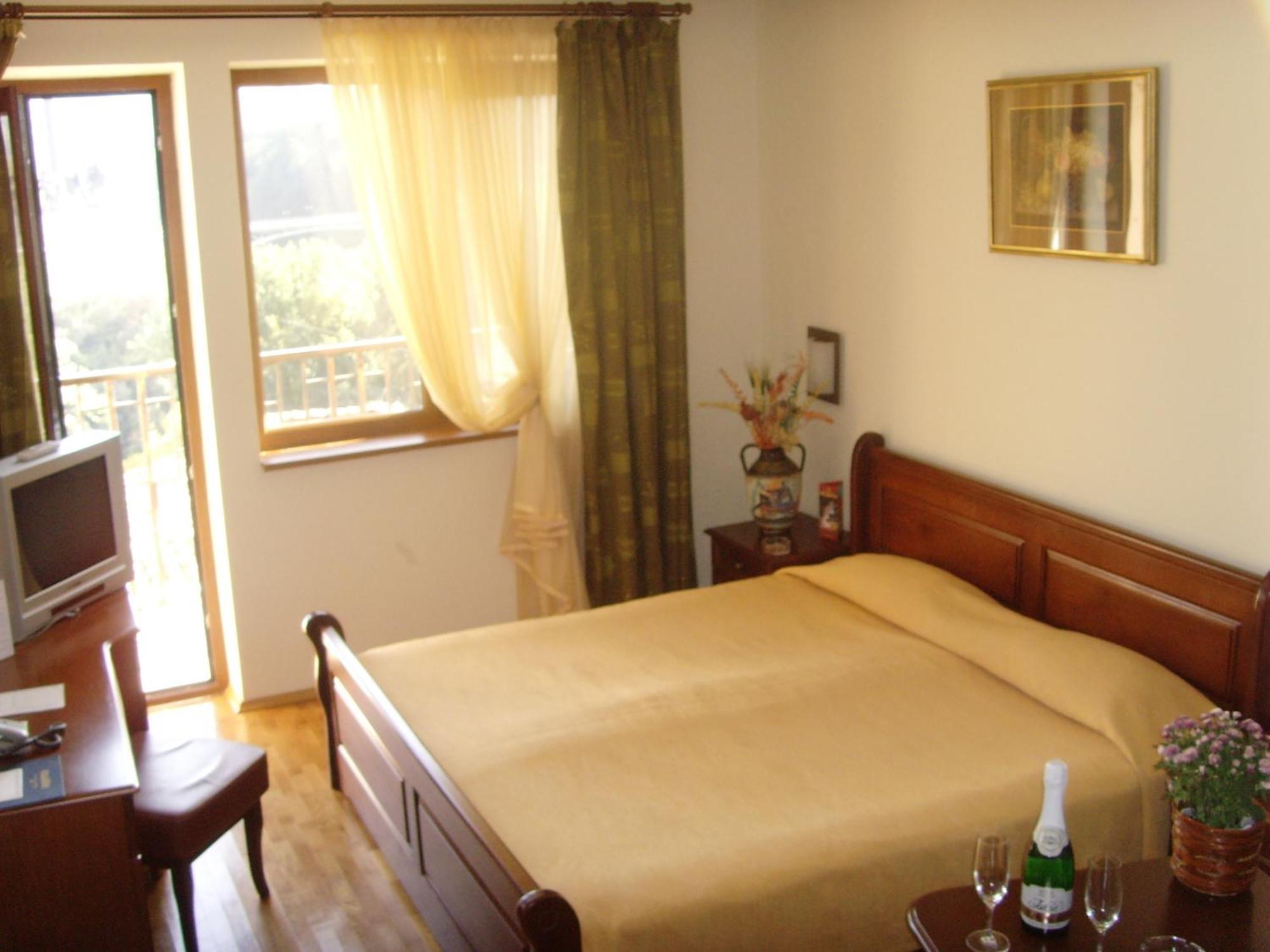 Meridian Hotel Bolyarski Veliko Tarnovo Exterior photo